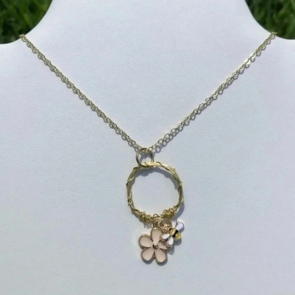 Bee & Flower 10k GP Handmade Necklace - Picture 1 of 4